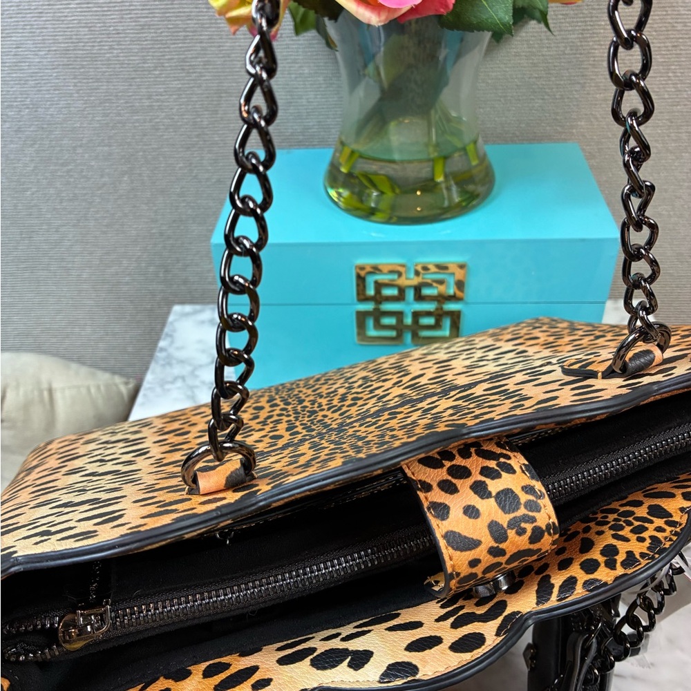 Betsey Johnson Leopard XOTOTE-L BM30065 Tote Bag - NWT w/ Bonus Studded Pouch - Picture 6 of 10